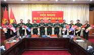 Ban Thường vụ Đảng ủy Quân khu trao quyết định điều động, bổ nhiệm cán bộ