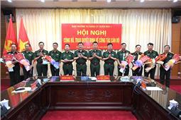 Ban Thường vụ Đảng ủy Quân khu trao quyết định điều động, bổ nhiệm cán bộ
