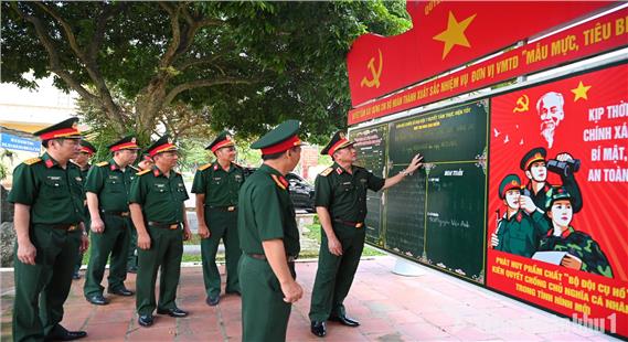 Chính ủy Quân khu thăm, kiểm tra tại Lữ đoàn Thông tin 601