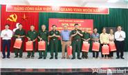Đoàn công tác Quân ủy Trung ương, Bộ Quốc phòng dâng hương tri ân, tặng quà gia đình chính sách tại Thái Nguyên
