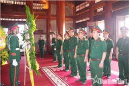 Đoàn công tác Quân khu 1 dâng hương tri ân các Anh hùng liệt sĩ