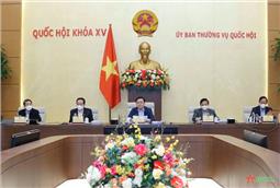 Chủ tịch Quốc hội Vương Đình Huệ chủ trì cuộc làm việc về 5 vấn đề trình Quốc hội tại Kỳ họp bất thường
