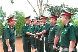 Thiếu tướng Nguyễn Văn Lịch kiểm tra tại Đoàn Kinh tế - Quốc phòng 799