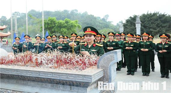 Phụ nữ Bộ Tham mưu về nguồn giáo dục truyền thống