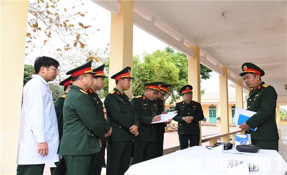 Cục Quân y kiểm tra công tác chuẩn bị tiêm vắc-xin phòng bệnh não mô cầu tại Sư đoàn 3