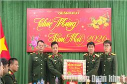 Thiếu tướng Trần Ngọc Tiến thăm, tặng quà, chúc Tết tại Trung đoàn 832