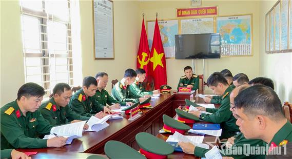 Tư lệnh Quân khu 1 kiểm tra kết quả thực hiện nhiệm vụ tại Ban CHQS xã Tân Dĩnh (Bắc Ninh)