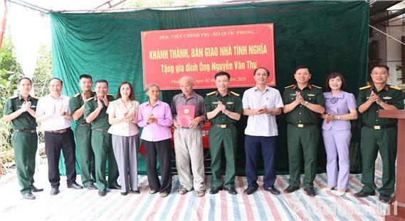 Học viện Chính trị tổ chức hành quân về nguồn tại xã Phượng Tiến