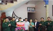 Bộ CHQS tỉnh Bắc Ninh: Tặng quà, động viên thanh niên trước ngày nhập ngũ