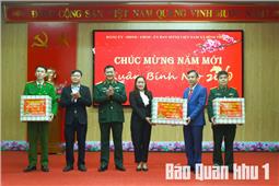 Quân khu thăm, tặng quà tại xã ATK tỉnh Thái Nguyên và Sư đoàn 346