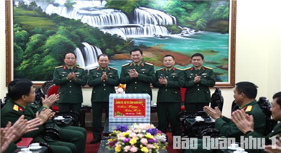 Trung tướng La Công Phương chúc Tết cán bộ, chiến sĩ Bộ Tham mưu