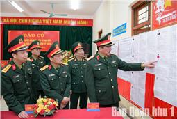 Trung tướng La Công Phương kiểm tra công tác chuẩn bị bầu cử tại Lữ đoàn Thông tin 601