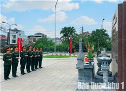 Hội Phụ nữ cơ sở Khối Pháp chế dâng hoa, dâng hương tưởng niệm Chủ tịch Hồ Chí Minh và các Anh hùng liệt sĩ