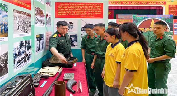 Triển lãm “51 năm vang mãi bản hùng ca”