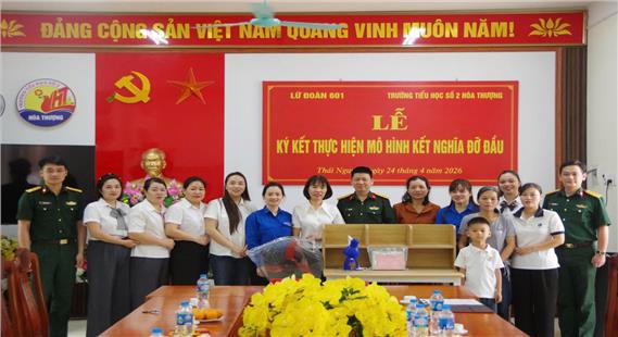 Lữ đoàn Thông tin 601 nhận đỡ đầu học sinh có hoàn cảnh đặc biệt khó khăn