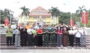 Đoàn đại biểu già làng, trưởng bản tiêu biểu khu vực phía Bắc tham quan, giao lưu văn hóa quân dân tại Quân khu
