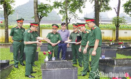 Khảo sát, xác minh, bổ sung thông tin liệt sĩ tại Nghĩa trang liệt sĩ Quảng Uyên