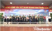 Thủ trưởng Cục Chính trị thăm, động viên đội văn nghệ luyện tập phục vụ Chương trình gặp mặt già làng, trưởng bản, người uy tín, chức sắc tôn giáo tiêu biểu khu vực phía Bắc