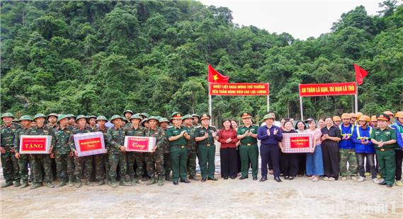 Thượng tướng Trương Thiên Tô thăm, động viên lực lượng tham gia xây dựng các trường phổ thông nội trú liên cấp