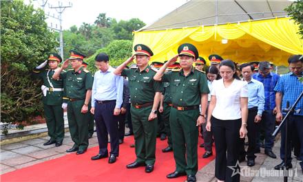 Chính uỷ Quân khu dự, chỉ đạo nhiệm vụ lấy mẫu xác định danh tính hài cốt liệt sĩ còn thiếu thông tin tại tỉnh Thái Nguyên