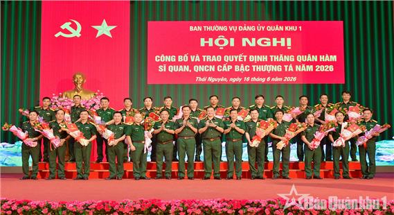 Trung tướng La Công Phương trao quyết định thăng quân hàm cấp bậc Thượng tá năm 2026
