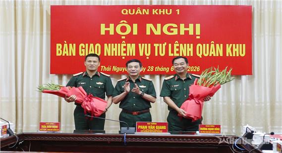 Đại tướng Phan Văn Giang chủ trì Hội nghị bàn giao nhiệm vụ Tư lệnh Quân khu 1
