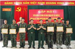 Khen thưởng 12 cá nhân có thành tích tiêu biểu trong triển khai hệ thống truyền hình giao ban trực tuyến của Quân khu