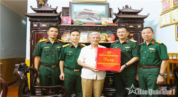Trung tướng La Công Phương tri ân các đồng chí nguyên lãnh đạo Quân khu 1
