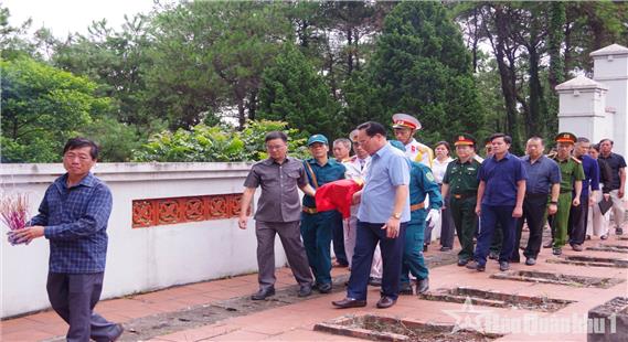 Quy tập hài cốt liệt sĩ Vi Văn Èo về Nghĩa trang liệt sĩ Lộc Bình