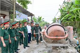 Lãnh đạo Quân khu 1 kiểm tra, động viên lực lượng làm công tác dân vận trên địa bàn xã Thành Công, tỉnh Thái Nguyên