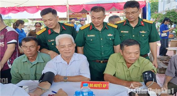 Khám bệnh, cấp thuốc miễn phí cho đối tượng chính sách tại xã Bố Hạ