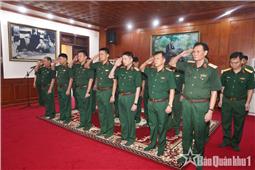 Quân khu dâng hương tưởng niệm Chủ tịch Hồ Chí Minh và các Anh hùng liệt sĩ
