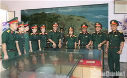Đoàn công tác Quân khu dâng hương tại Ngã ba Đồng Lộc và Vũng Chùa - Đảo Yến