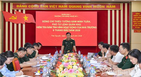 Thiếu tướng Đàm Minh Tuân kiểm tra kết quả thực hiện nhiệm vụ tại Trường Cao đẳng nghề số 1
