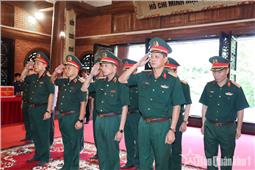 Đoàn công tác của Quân ủy Trung ương - Bộ Quốc phòng dâng hoa, dâng hương tại ATK Định Hóa, Thái Nguyên