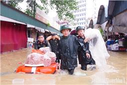 Lực lượng vũ trang tỉnh Lạng Sơn nỗ lực giúp nhân dân trong mưa, lũ