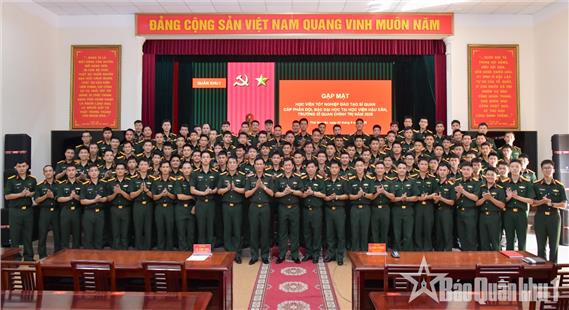 Quân khu 1 gặp mặt, giao nhiệm vụ cho học viên tốt nghiệp đào tạo sĩ quan cấp phân đội năm 2026