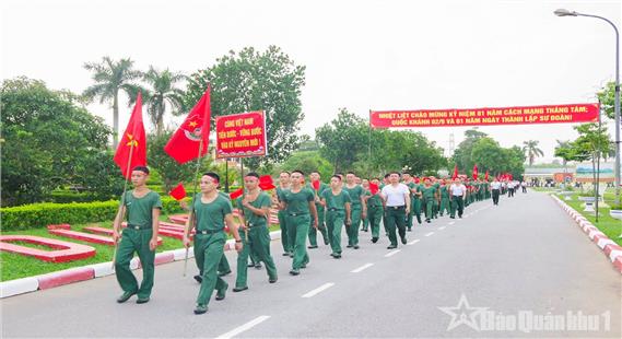 Gần 16.800 cán bộ, chiến sĩ LLVT Quân khu hưởng ứng “Cùng Việt Nam tiến bước”