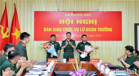 Bàn giao chức trách, nhiệm vụ Lữ đoàn trưởng Lữ đoàn Xe tăng 409