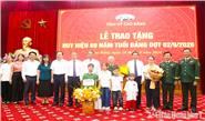 Đại tướng Phan Văn Giang trao Huy hiệu 80 năm tuổi Đảng tặng đồng chí Nguyễn Khánh Trung