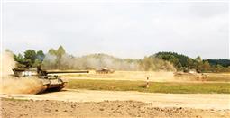  Lính tăng thi đua luyện giỏi